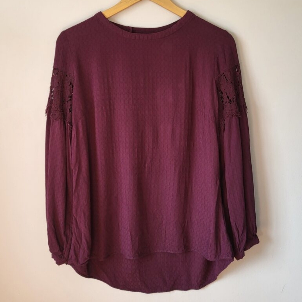 CAMBER & GRACE Elegant Plum Lace Sleeve Lightweight Viscose Top